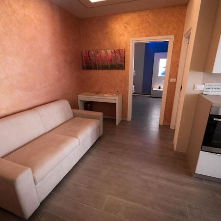 Garda Fantasy Apartment - Jacuzzi Desenzano del Garda Kültér fotó